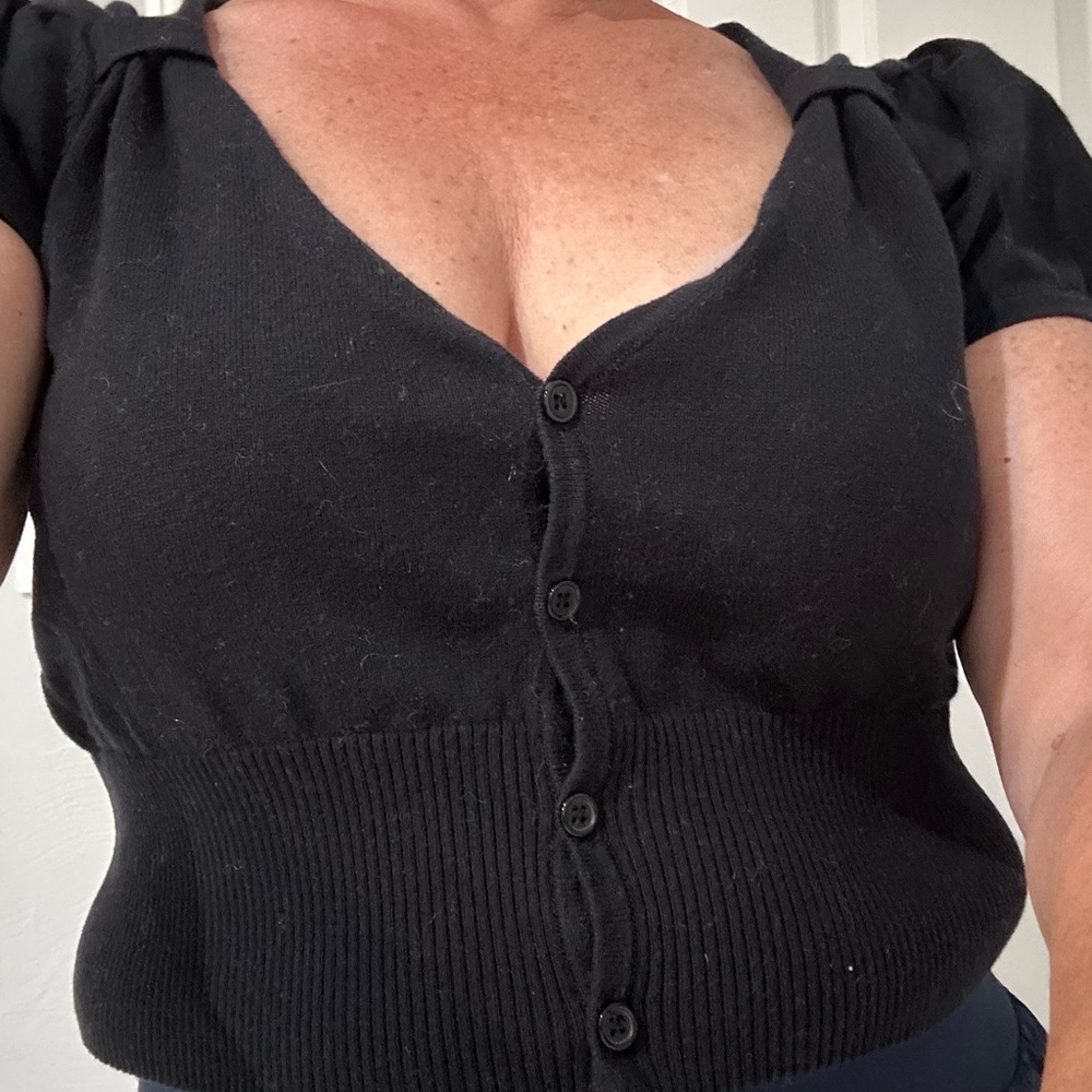 Sweater Project Black Fitted Cap Sleeve Blouse